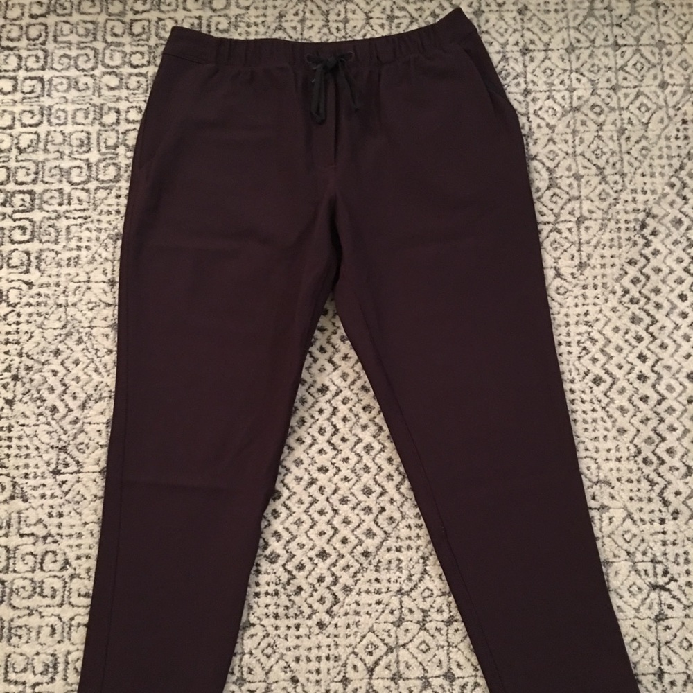 Lululemon 7/8 maroon pants